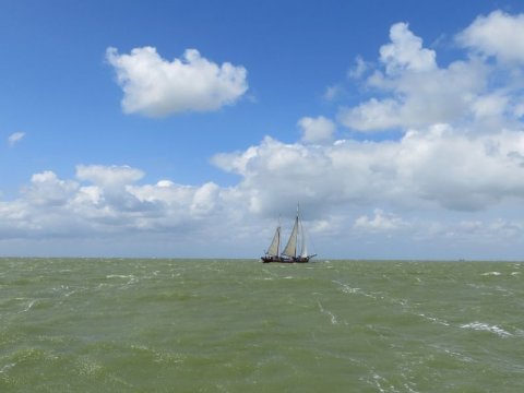 Varen in Friesland: de mooiste vaarroutes op de Friese Meren