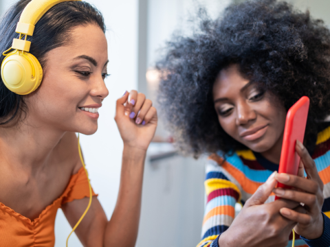 De wereld over reizen terwijl je werkt? Denk aan deze geldzaken