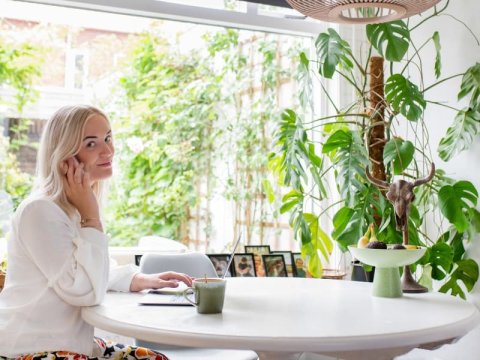 Zelf pensioen opbouwen als zzp’er: zo doet Loïs (24) dat